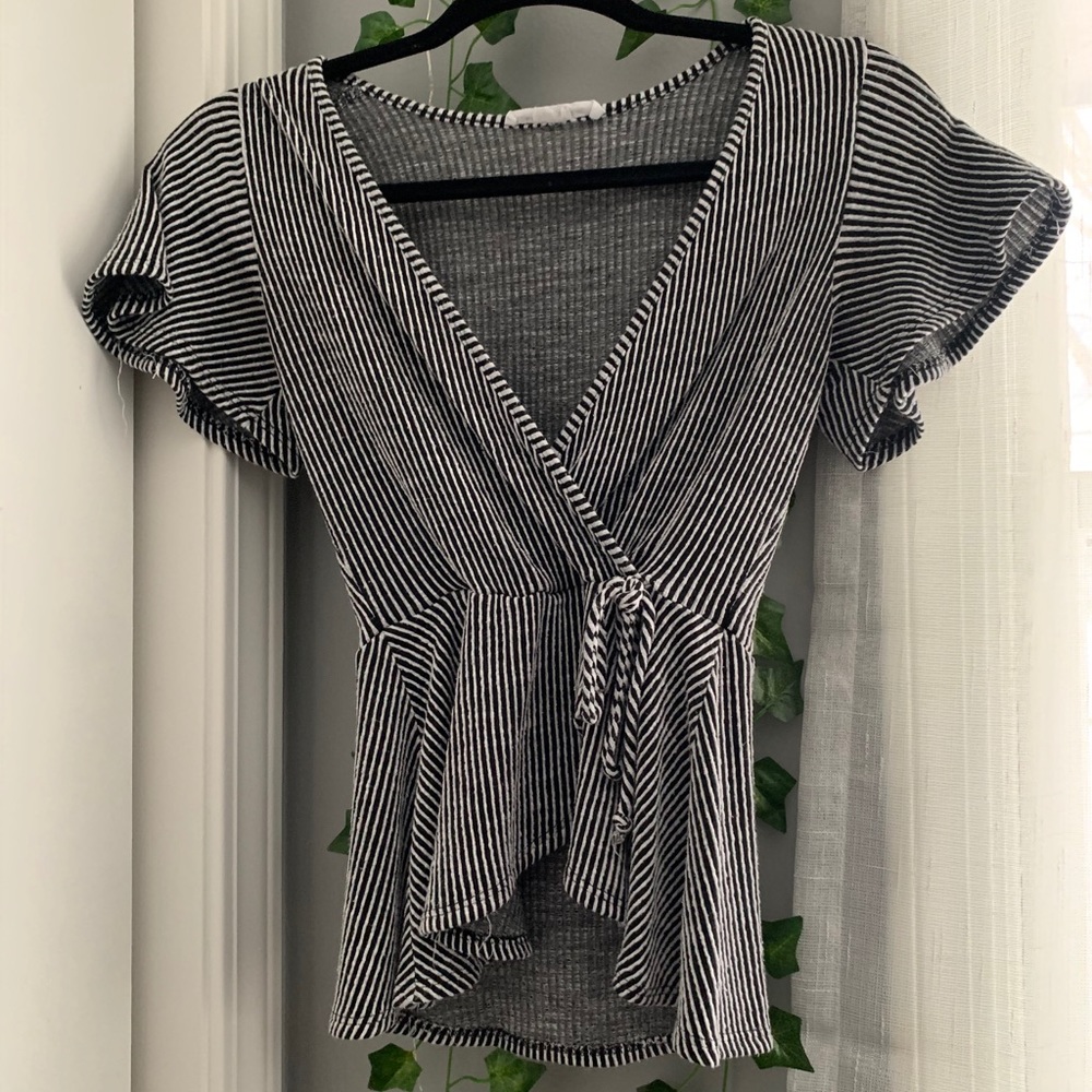 ❤️ Black and white top